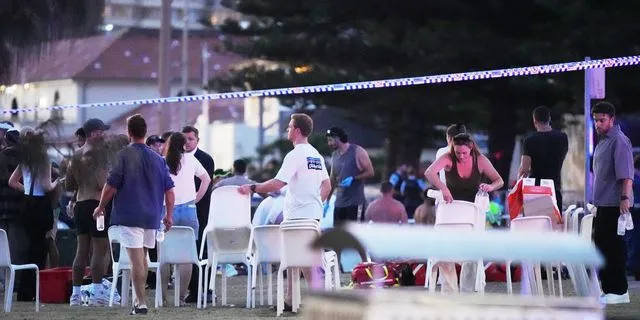 Επίθεση στο Σίδνεϊ: “Επί 10 λεπτά ακούγονταν πυροβολισμοί” – Στους 15 οι νεκροί