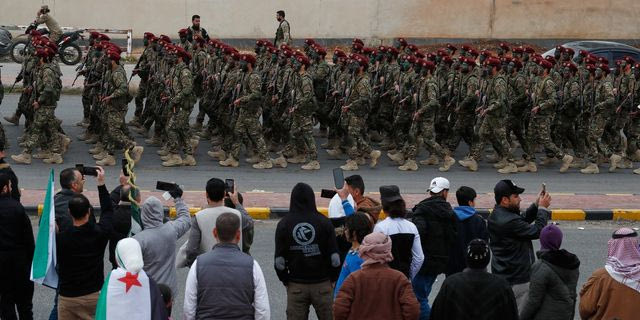 Οι Σύροι γιορτάζουν την πρώτη επέτειο από την ανατροπή Άσαντ