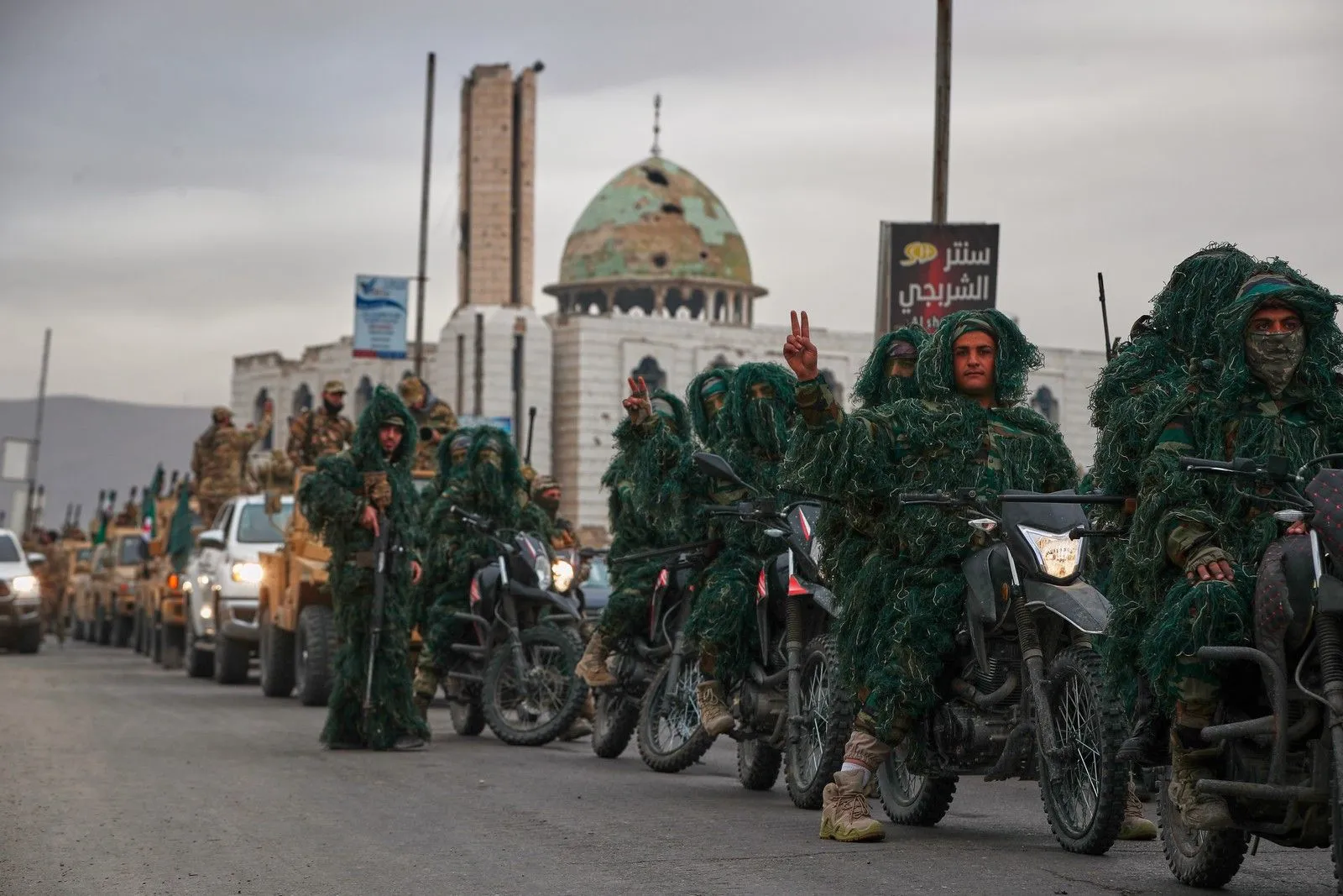 Παρελάσεις για τον ένα χρόνο από την πτώση του Άσαντ