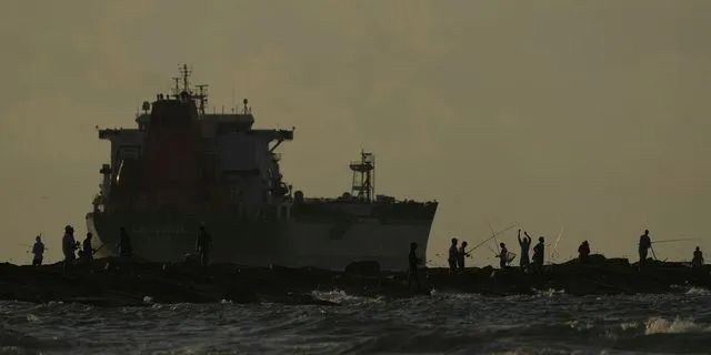 CNN: Πώς ο σκιώδης στόλος της Ρωσίας κατασκοπεύει τα ευρωπαϊκά ύδατα