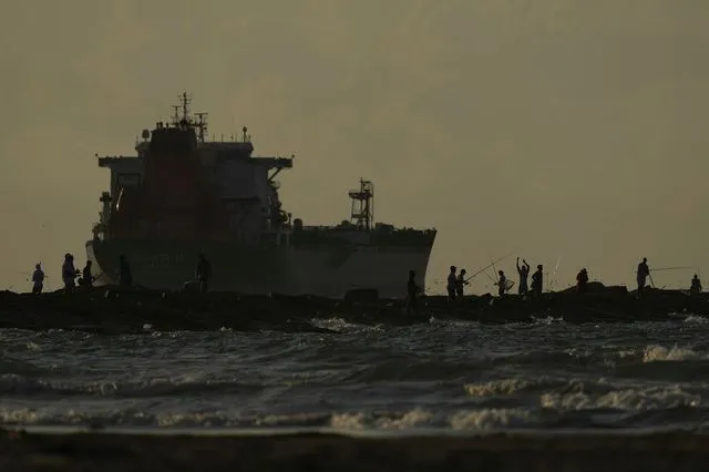 CNN: Πώς ο σκιώδης στόλος της Ρωσίας κατασκοπεύει τα ευρωπαϊκά ύδατα