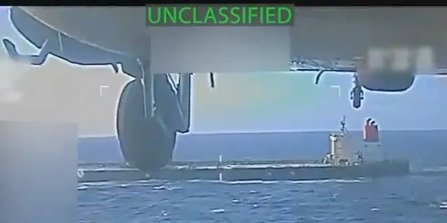 Τάνκερ πετρελαίου που κατασχέθηκε από τις αμερικανικές δυνάμεις ανοικτά της Βενεζουέλας