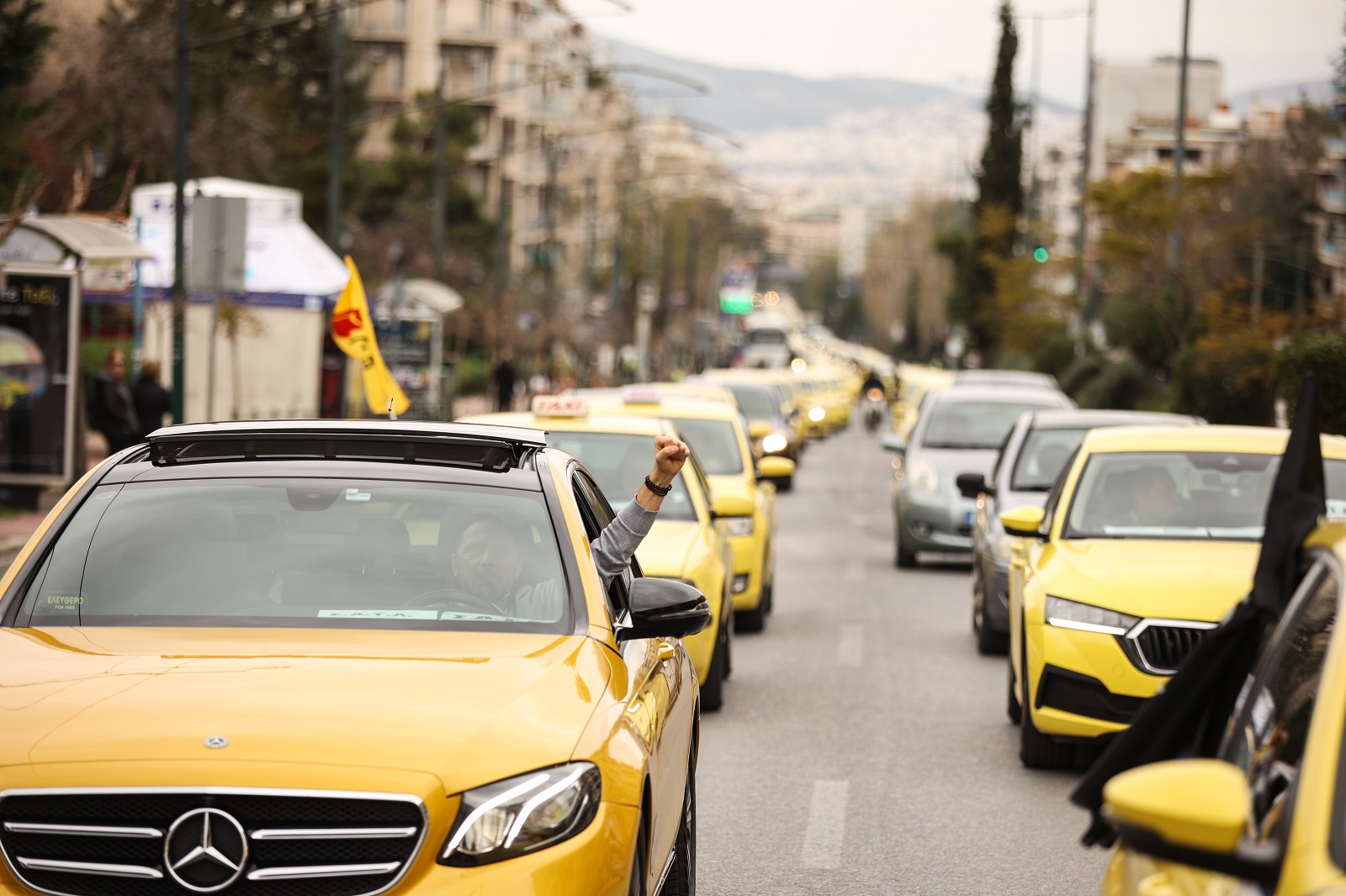 Oδηγός ταξί πήρε 600 ευρώ από τουρίστες με την απειλή βίας