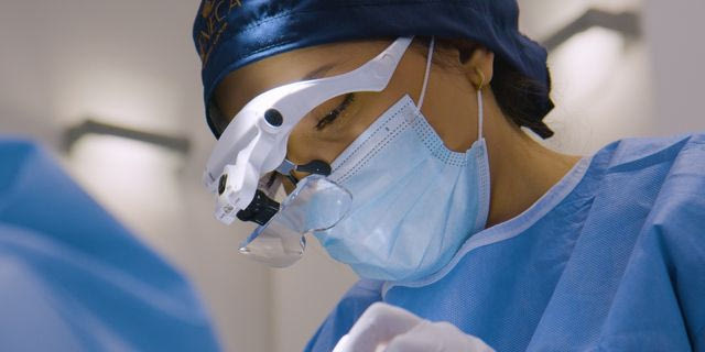 Το ελληνικό success story της Seneca στον διεθνή κλάδο της μεταμόσχευσης μαλλιών