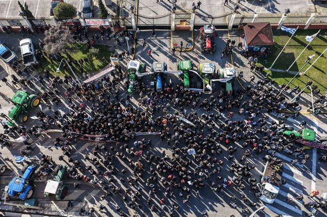 Βροντερό “παρών” των αγροτών στη Θεσσαλονίκη – Οι πρώτες αντιδράσεις στο κάλεσμα Μητσοτάκη