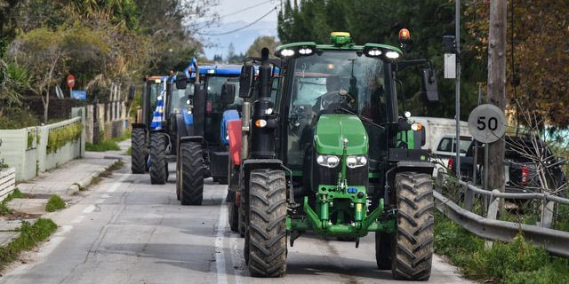 Μπλόκα αγροτών: Το μεσημέρι κλείνουν οι παρακαμπτήριοι – Πώς θα κινηθούν τις γιορτές