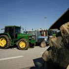 Δεν περνάει κανείς. Γιατί αν περάσει, δεν υπάρχει διαμαρτυρία. Ενας δύσκολος κόμπος…