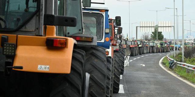 Αγρότες: Μπλόκα διαρκείας σε όλη τη χώρα – Άνοιξε ο Προμαχώνας