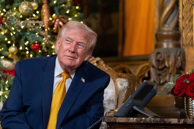 Ο Τραμπ ευχήθηκε για τα Χριστούγεννα και στα… “αποβράσματα της αριστεράς”