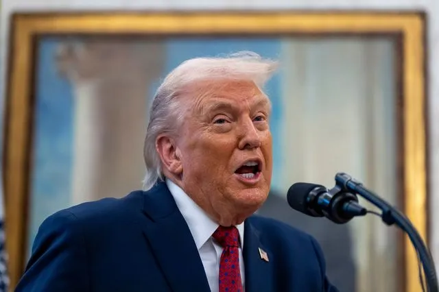 Οργή για τη χυδαία δήλωση Τραμπ κατά Ράινερ – “Τι αξιοθρήνητο σκουπίδι”