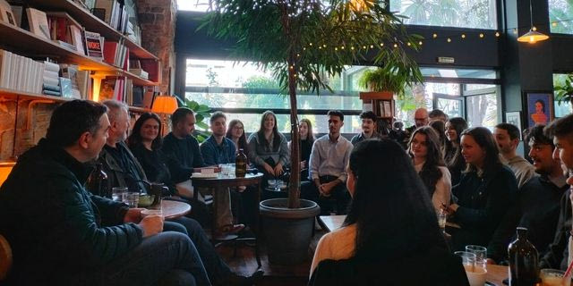 Τσίπρας σε φοιτητές: “Η κρίση εμπιστοσύνης στους θεσμούς απειλεί τη Δημοκρατία”