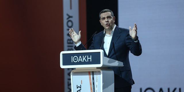 Ο Αλέξης Τσίπρας στην παρουσίαση της "Ιθάκης"