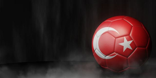 Μπάλα ποδοσφαίρου με τα χρώματα της τουρκικής σημαίας