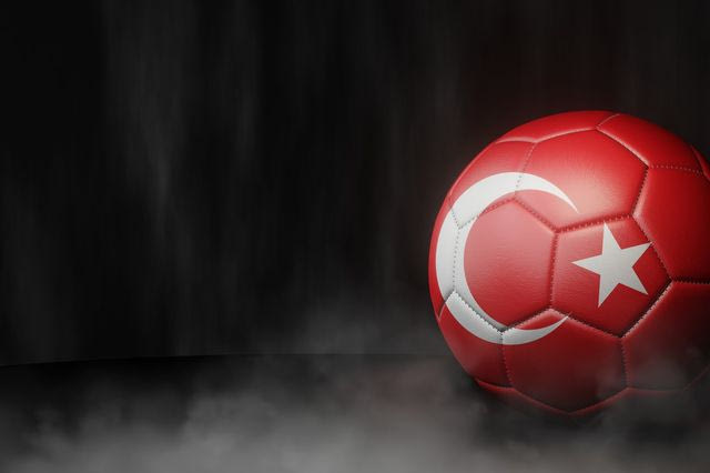 Μπάλα ποδοσφαίρου με τα χρώματα της τουρκικής σημαίας