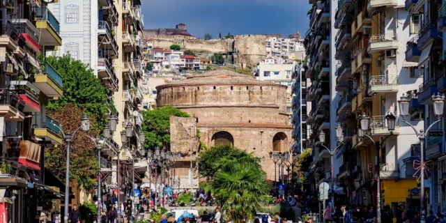 “Δεν πεταγόμαστε μια Θεσσαλονίκη;”