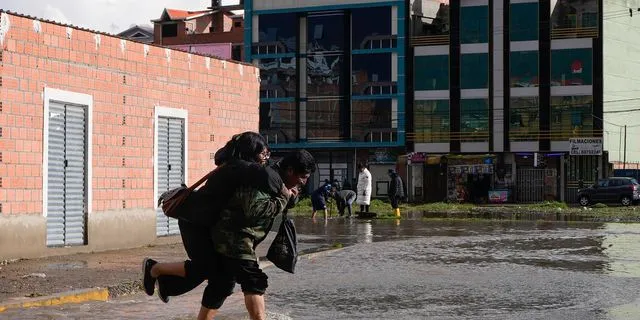 20 νεκροί και δεκάδες αγνοούμενοι από τις πλημμύρες – Υπερχείλισε ο ποταμός Πιραΐ
