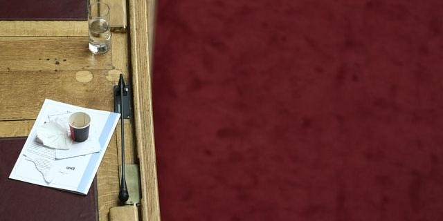 Καφές στα έδρανα της Βουλής