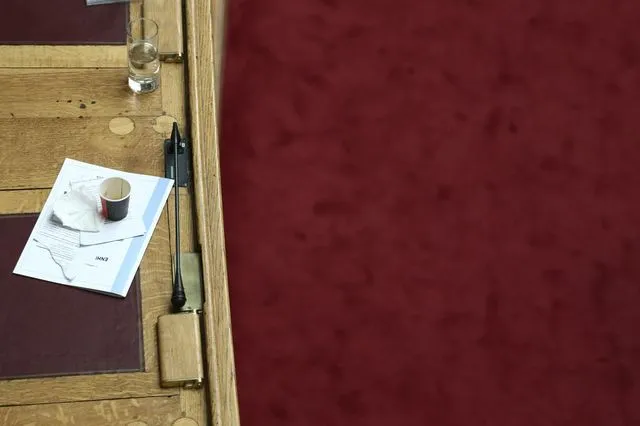 Καφές στα έδρανα της Βουλής