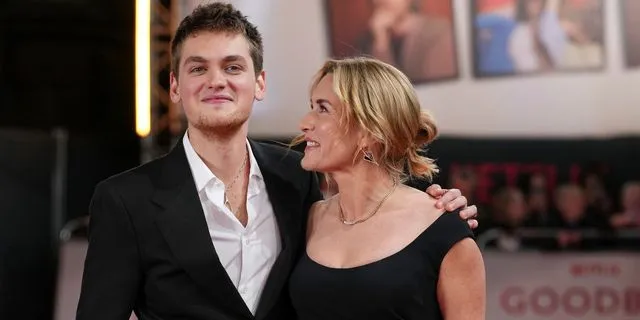 Η Κέιτ Γουίνσλετ και ο γιος της, Τζο Άντερς, στην πρεμιέρα της ταινίας "Goodbye June" στο Λονδίνο