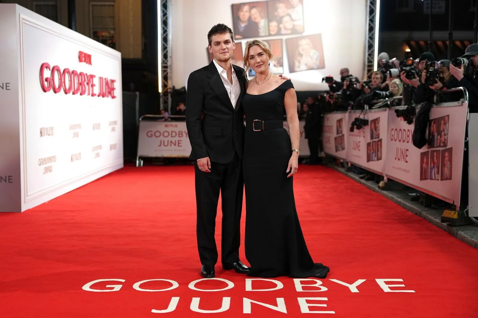 Η Κέιτ Γουίνσλετ και ο γιος της, Τζο Άντερς, στην πρεμιέρα της ταινίας "Goodbye June" στο Λονδίνο