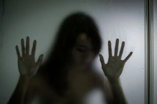 Νέα “υπόθεση Πελικό” στη Βρετανία: Νάρκωνε και βίαζε τη σύζυγό του μαζί με άλλους επί 13 χρόνια