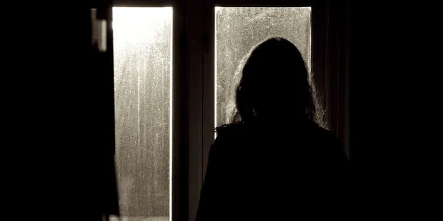 Παραβιάζοντας τα δικαιώματα των γυναικών