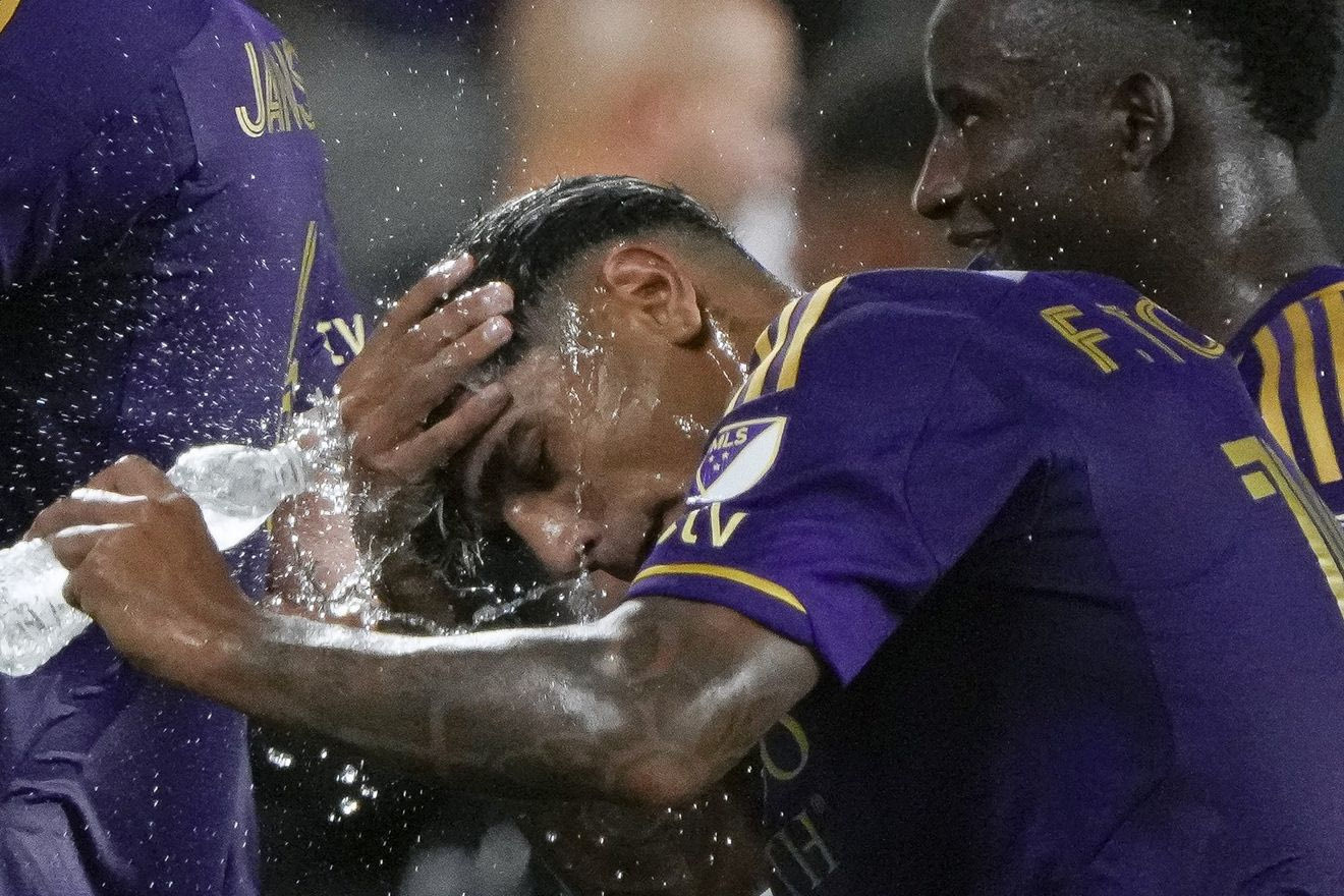 Ο καύσωνας απειλεί να λιώσει το Μουντιάλ στην Αμερική και η FIFA βάζει δυο τάιμ-άουτ στο ποδόσφαιρο!