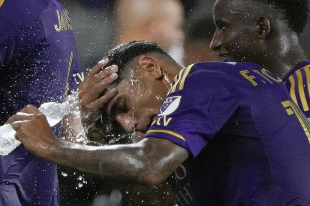 Ο καύσωνας απειλεί να λιώσει το Μουντιάλ στην Αμερική και η FIFA βάζει δυο τάιμ-άουτ στο ποδόσφαιρο!