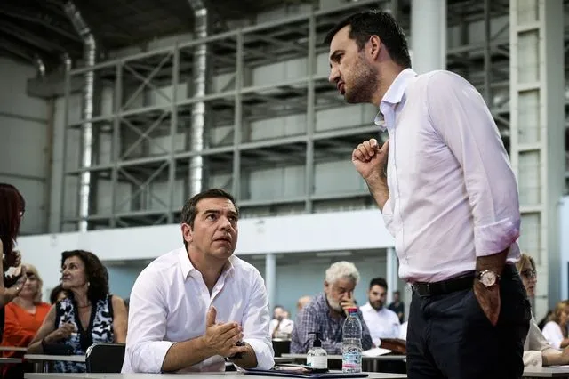 Η κυβερνώσα Αριστερά και ο μικρομεγαλισμός του ΠΑΣΟΚ που αλληθωρίζει Δεξιά