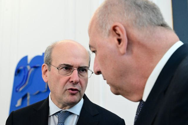 Συνάντηση Χατζηδάκη και Τσιάρα με αγρότες της Κρήτης