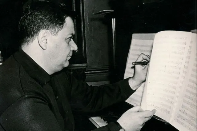 Ο Μάνος Χατζιδάκις