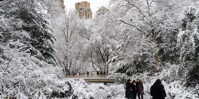Σε κατάσταση έκτακτης ανάγκης Νέα Υόρκη και Νιου Τζέρσεϊ λόγω της σφοδρής χιονοθύελλας