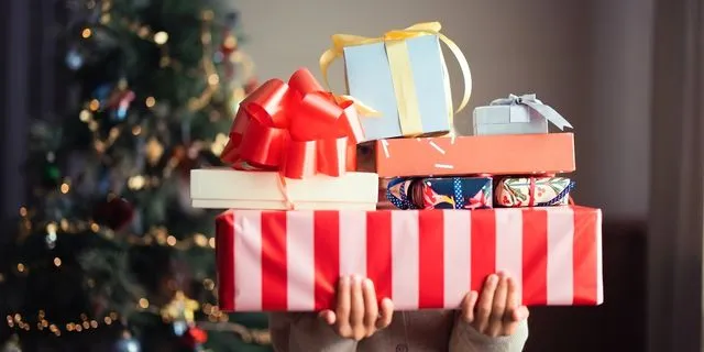 Πώς να ξεφορτωθείτε ανεπιθύμητα χριστουγεννιάτικα δώρα χωρίς να το μάθει κανείς