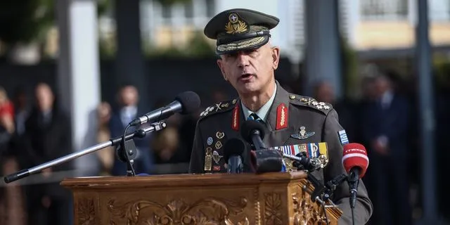 Ο αρχηγός ΓΕΕΘΑ, Στρατηγός Δημήτρης Χούπης