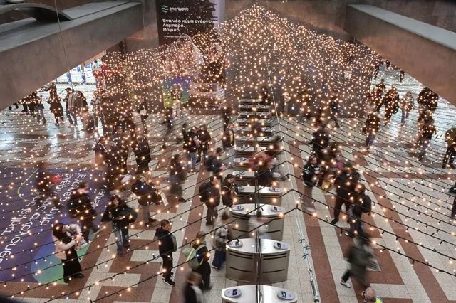 Πώς θα κινηθούν μετρό, λεωφορεία και τραμ τα Χριστούγεννα