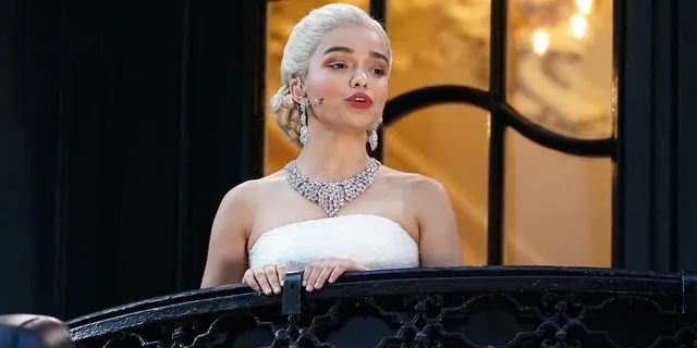 Την ερμηνεία της χρονιάς την έδωσε η Ρέιτσελ Ζέγκλερ από ένα μπαλκόνι θεάτρου στο Λονδίνο