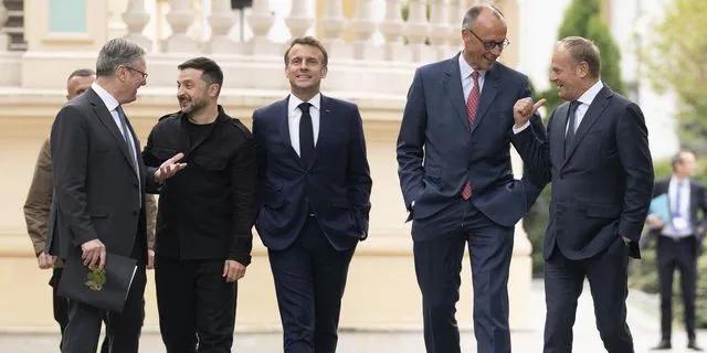 Ο Ζελένσκι με Ευρωπαίους ηγέτες