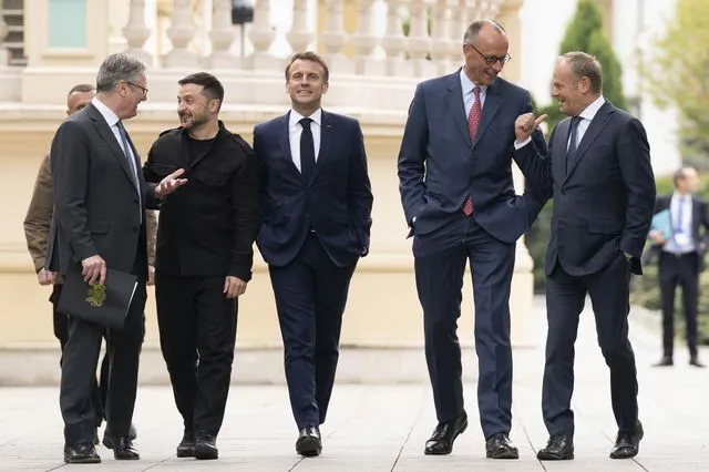 Ο Ζελένσκι με Ευρωπαίους ηγέτες