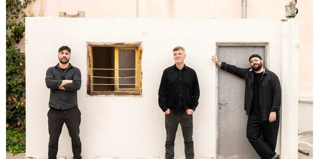 Πώς θα είναι το “threesome” με τον Φοίβο Δεληβοριά;