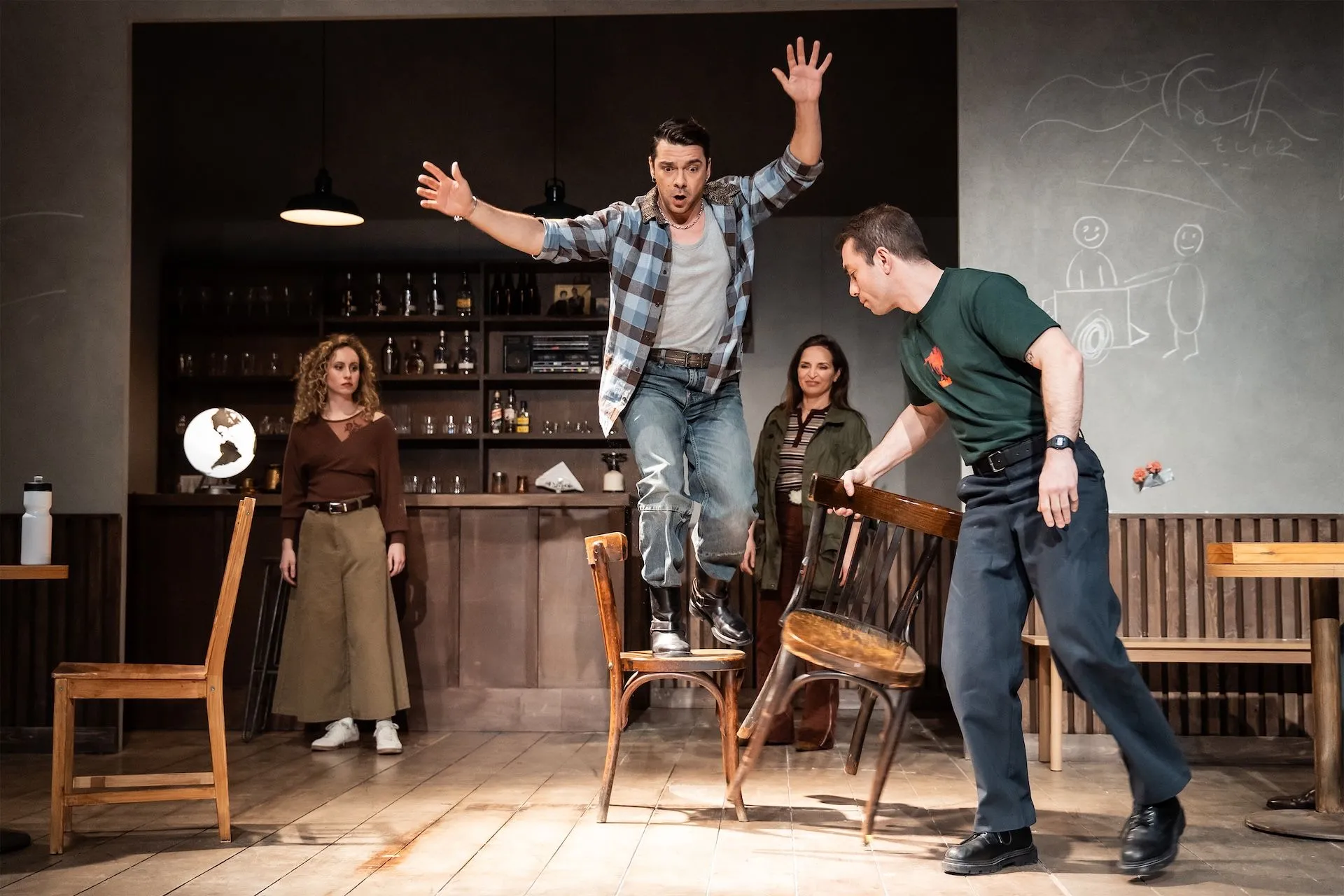 «Δύο ή τρία πράγματα που ξέρω γι’ αυτόν» Το νέο έργο του Ανέστη Αζά