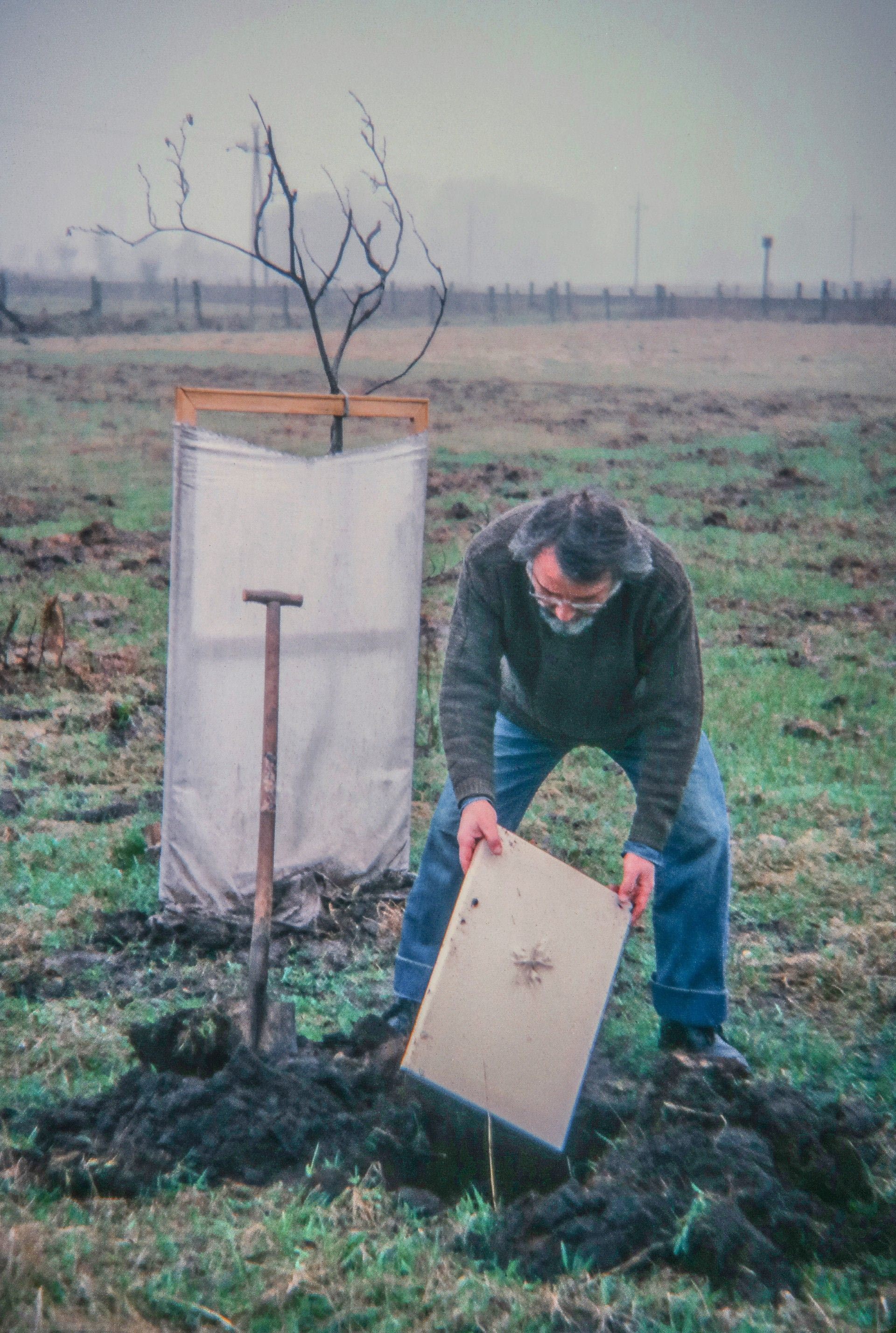 Στάθης Λογοθέτης Φωτογραφία από την προετοιμασία έργου από τη σειρά Φύση  κατά τη διαμονή του καλλιτέχνη στο Worpswede της Γερμανίας, 1978-1979