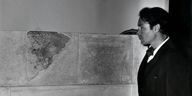 Ο Γιάννης Χρήστου στον αρχαιολογικό χώρο των Δελφών, c.1963 Αρχείο Γιάννη Χρήστου - Κέντρο Έρευνας και Τεκμηρίωσης Ωδείου Αθηνών