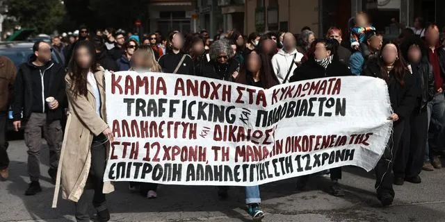 Κολωνός: Πορεία για τη 12χρονη – “Καμία ανοχή στα κυκλώματα βιαστών”