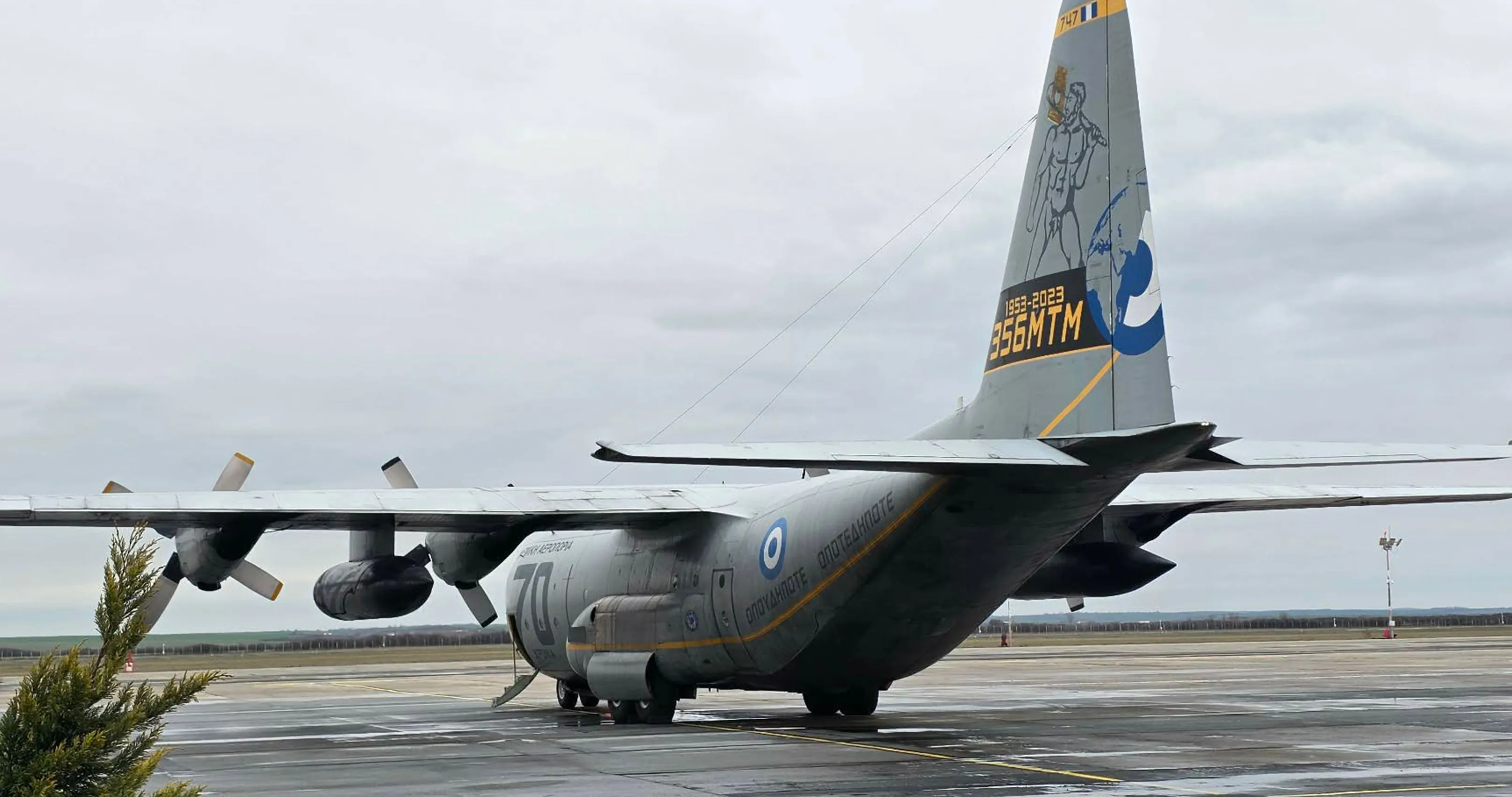Αναχώρησε από τη Ρουμανία το C-130 που μεταφέρει τις σορούς των επτά φίλων του ΠΑΟΚ