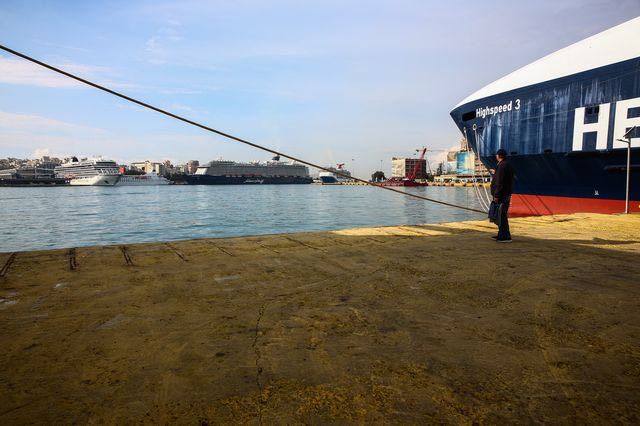 Πειραιάς: Ακυρώνονται δρομολογία πλοίων λόγω ισχυρών ανέμων