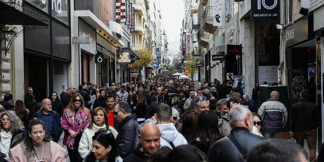 Χειμερινές εκπτώσεις 2026: Πότε ξεκινούν – Ποιες Κυριακές θα είναι ανοιχτά τα μαγαζιά