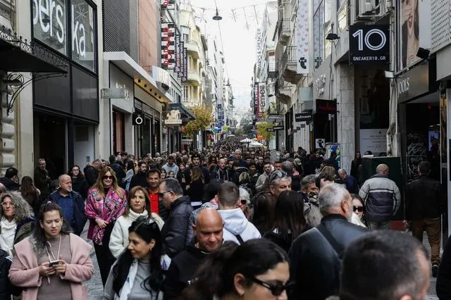 Χειμερινές εκπτώσεις 2026: Πότε ξεκινούν – Ποιες Κυριακές θα είναι ανοιχτά τα μαγαζιά