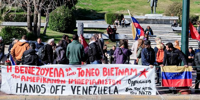 Πορεία προς την πρεσβεία των ΗΠΑ – “Κάτω τα χέρια από τη Βενεζουέλα”