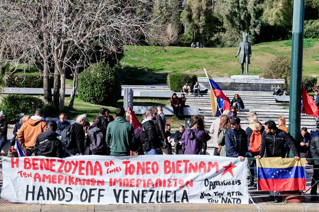 Πορεία προς την πρεσβεία των ΗΠΑ – “Κάτω τα χέρια από τη Βενεζουέλα”