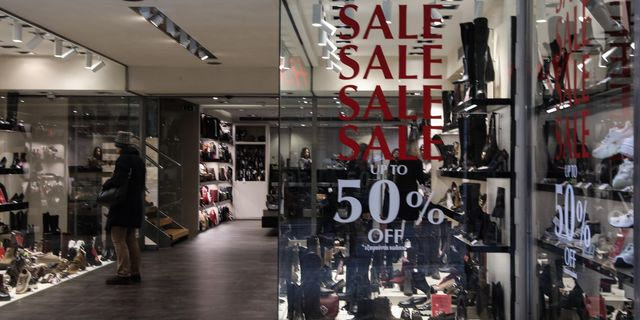 Χειμερινές εκπτώσεις: Πρώτη Κυριακή με ανοικτά καταστήματα